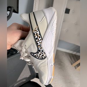 Super cute cute shoes! Size 10